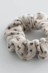 Close-up of beige maple oat scrunchie with brown flowers – Avauma